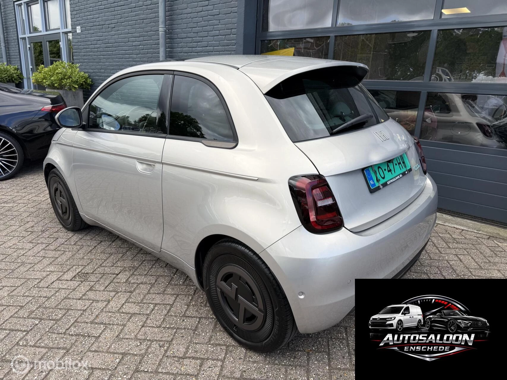Fiat 500e 2025 - Giorgio Armani 42 kWh 118 PK Airco Navi Pano Leder afbeelding 3