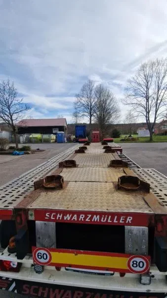 Schwarzmüller kurzes 3- Achs Chassis ADR für Chemie Spezialbehäl 2010 - kurzes 3- Achs Chassis ADR für Chemie Spezialbehälter afbeelding 11