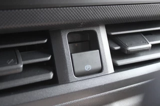 Ford Transit Custom 2024 - 320 2.0 TDCI L2H1 Trend DC 136pk - Carplay - Android - Camera - Trekhaak - LED koplampen - Stoelverwarming - Draadloos laden - Rijklaar image 32