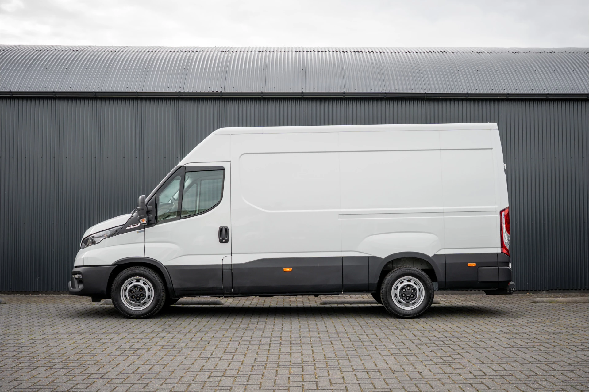 Iveco Daily 2024 - 35S18 | 3.0L 180PK | Automaat | NW MODEL | 3.5T Trekgewicht | Camera | Carplay | Climate imagen 5