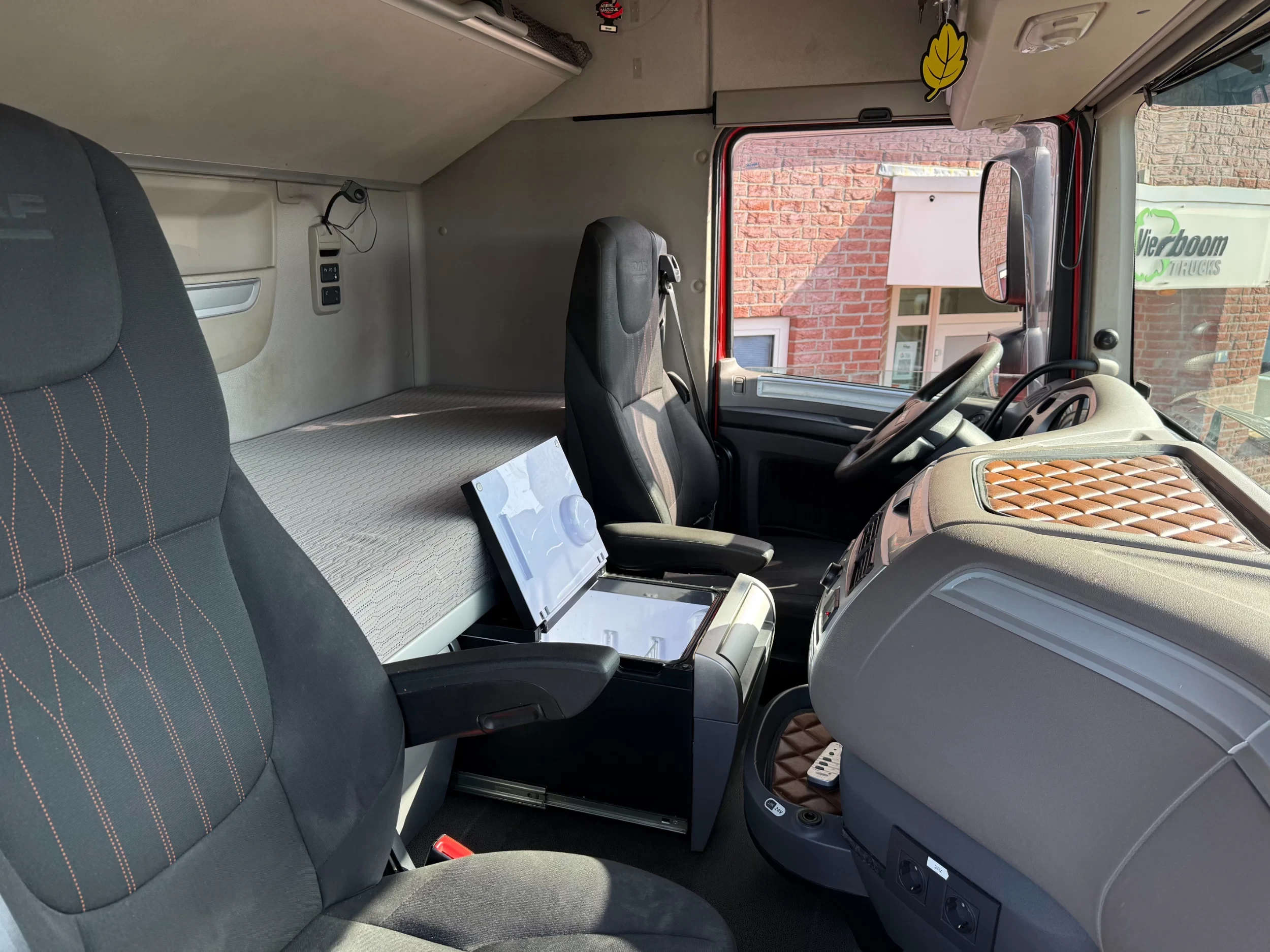 DAF XF 450 2018 - XF450 4X2 / Hydrauliek / Smart tacho / Standairco / 2 Bedden / APK 12-2026 afbeelding 9