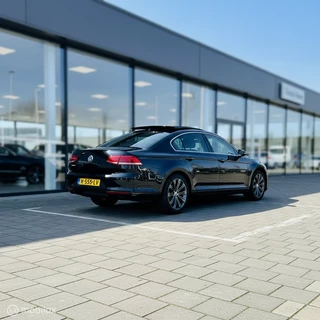 Volkswagen Passat 2015 - 1.8 TSI Highline DSG | Full Options | PANO zdjecie 9