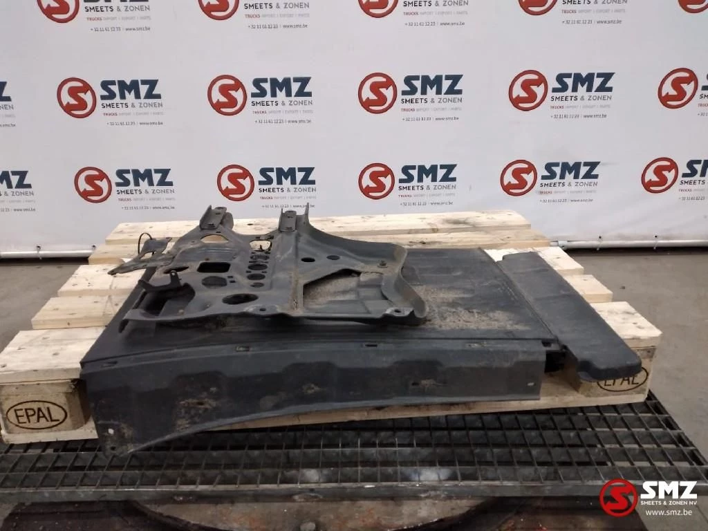 Mercedes-Benz - Occ Spatbord met steun links Actros MP4 afbeelding 1