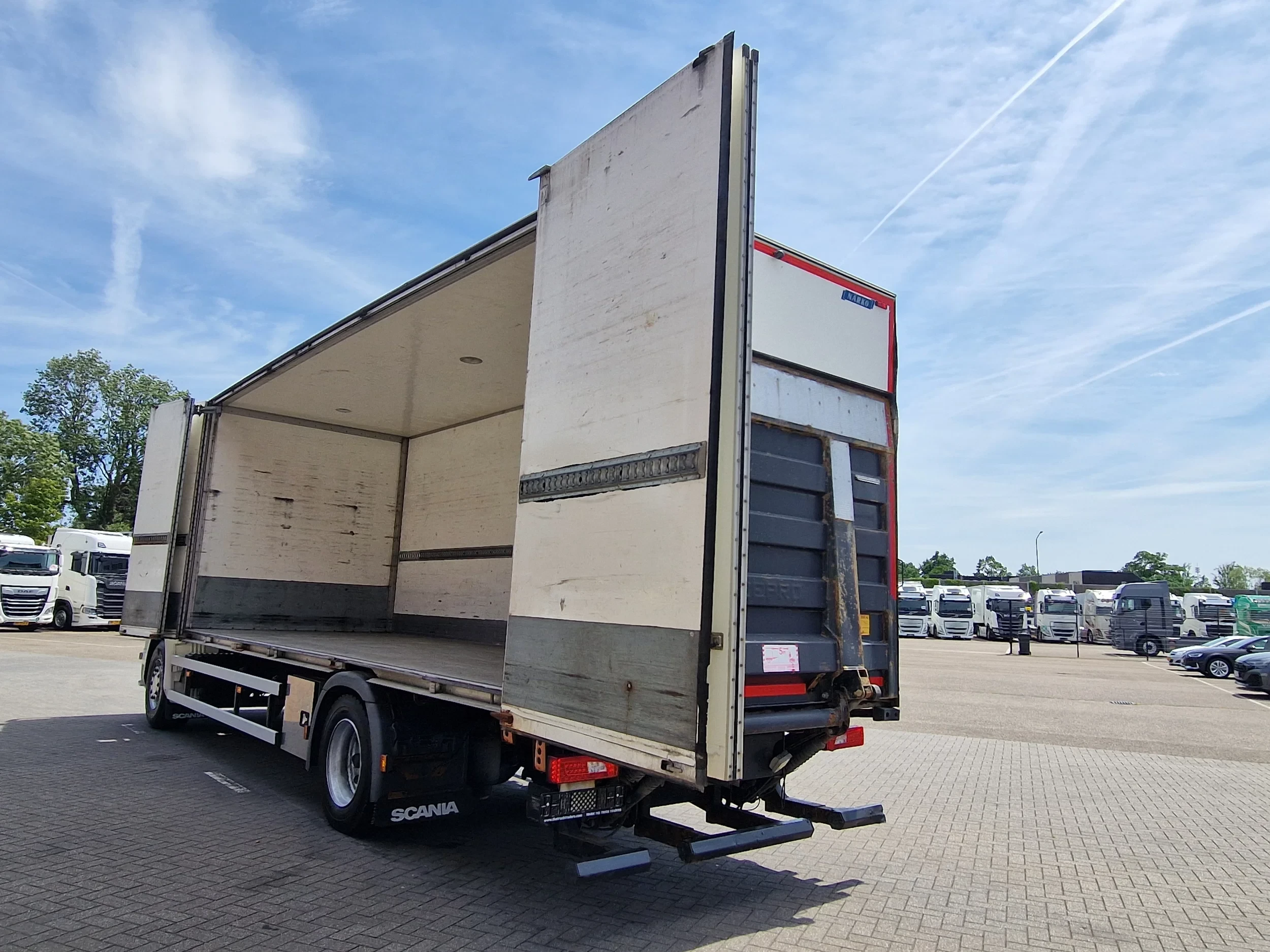 Scania P 2015 - P280 4x2 - Box with sidedoors - Zepro loadlift - Full air - Sleeper cab obrázek 7