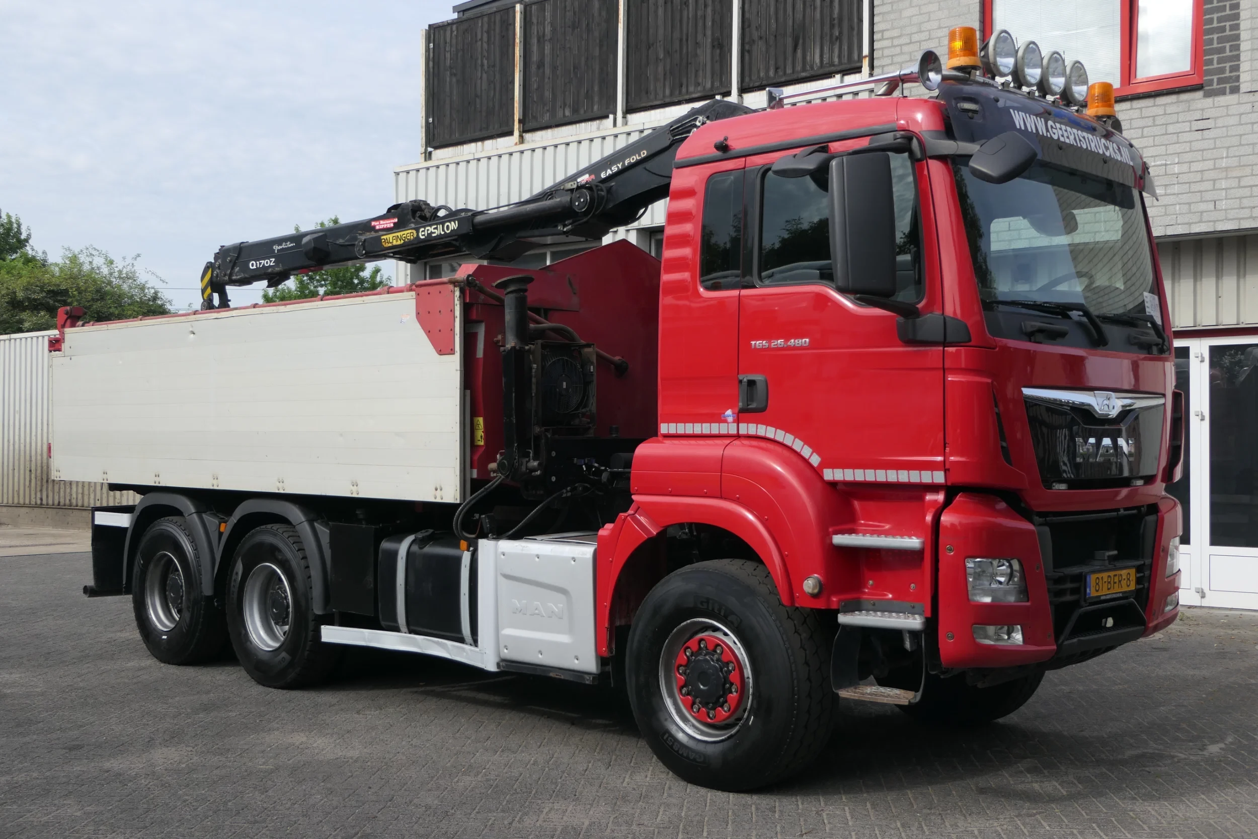 MAN TGS 2015 - 26.480 | 6X6 | 2 Side Tipper + Hydraulic dust cover | PALFINGER Q170Z84TI + Easy fold | 671711Km | 2015 | Smart Tacho 2 | Full Steel | Drum brakes | Trailer coupling | TUV/MOT/APK 02-2027 | NL-Truck afbeelding 2