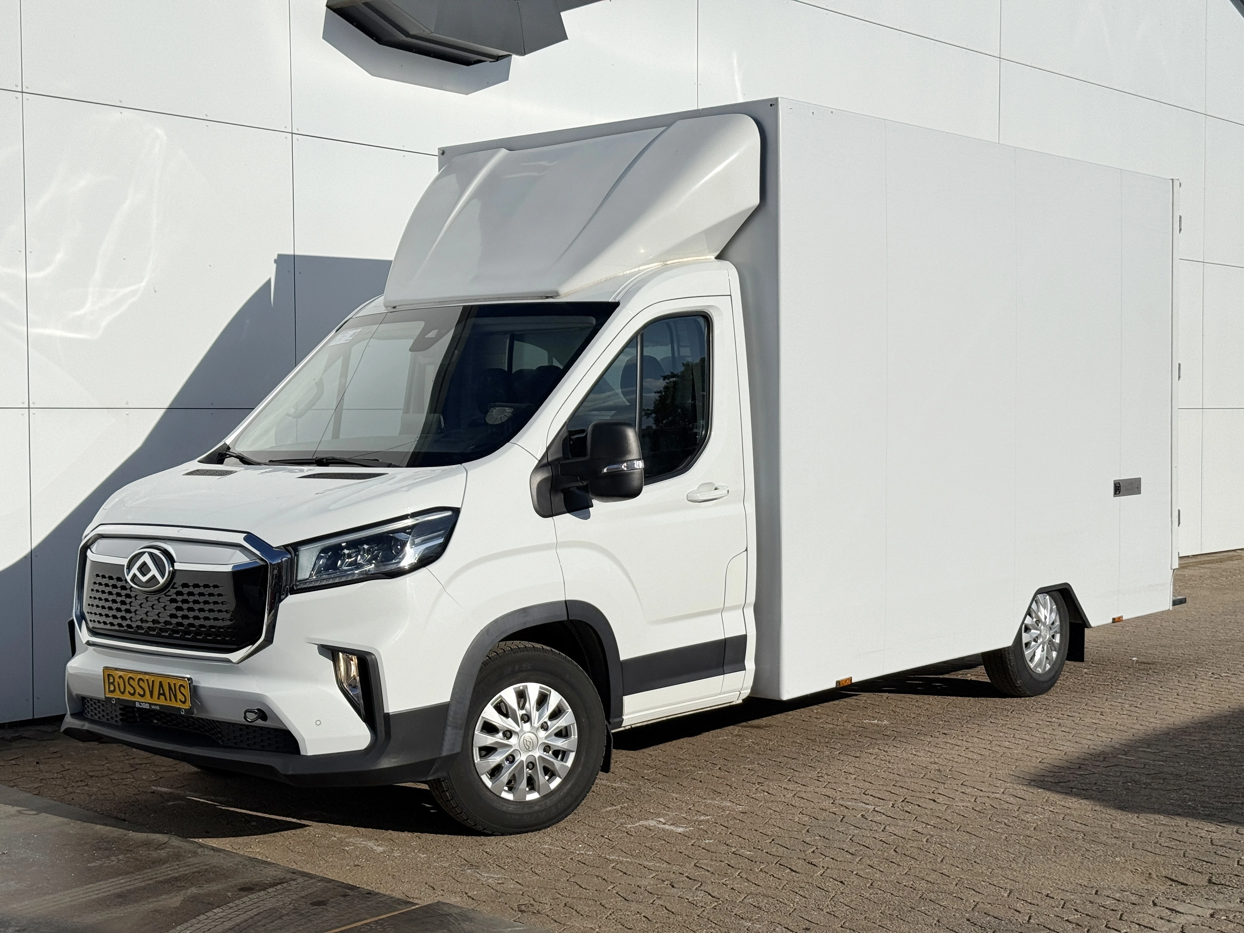 Maxus eDeliver9 2024 - Plancher 65kWh Elektrisch 172km WLTP Bakwagen Lowliner LED Airco Adaptieve Cruise Camera Carplay Parkeersensoren Foodtruck Meubelbak Paardenwagen image 1