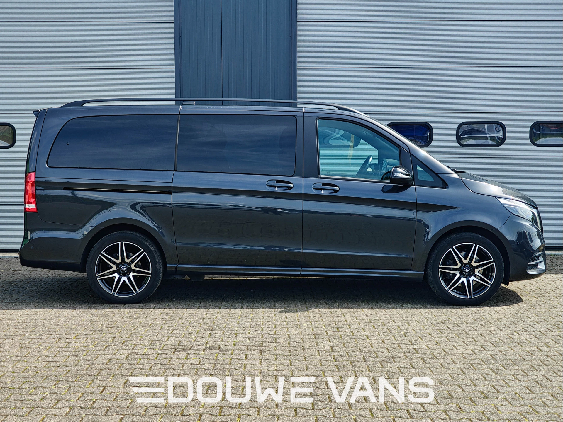 Mercedes-Benz V-Class 2023 - V300 L2 4MATIC AMG LED Lang DAB 239PK Night Pakket Bild 2