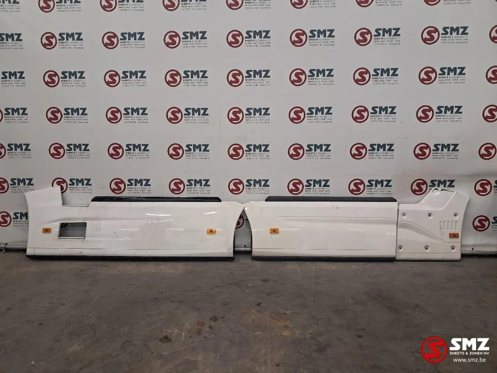 Renault 2022 - Occ set side skirt L/R + hitteschild Renault afbeelding 1