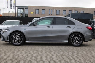 Mercedes-Benz A-Class 2020 - 250e AUT8 AMG Limited NIGHT PAKKET SFEER DISTRONIC CARPLAY obrazek 10