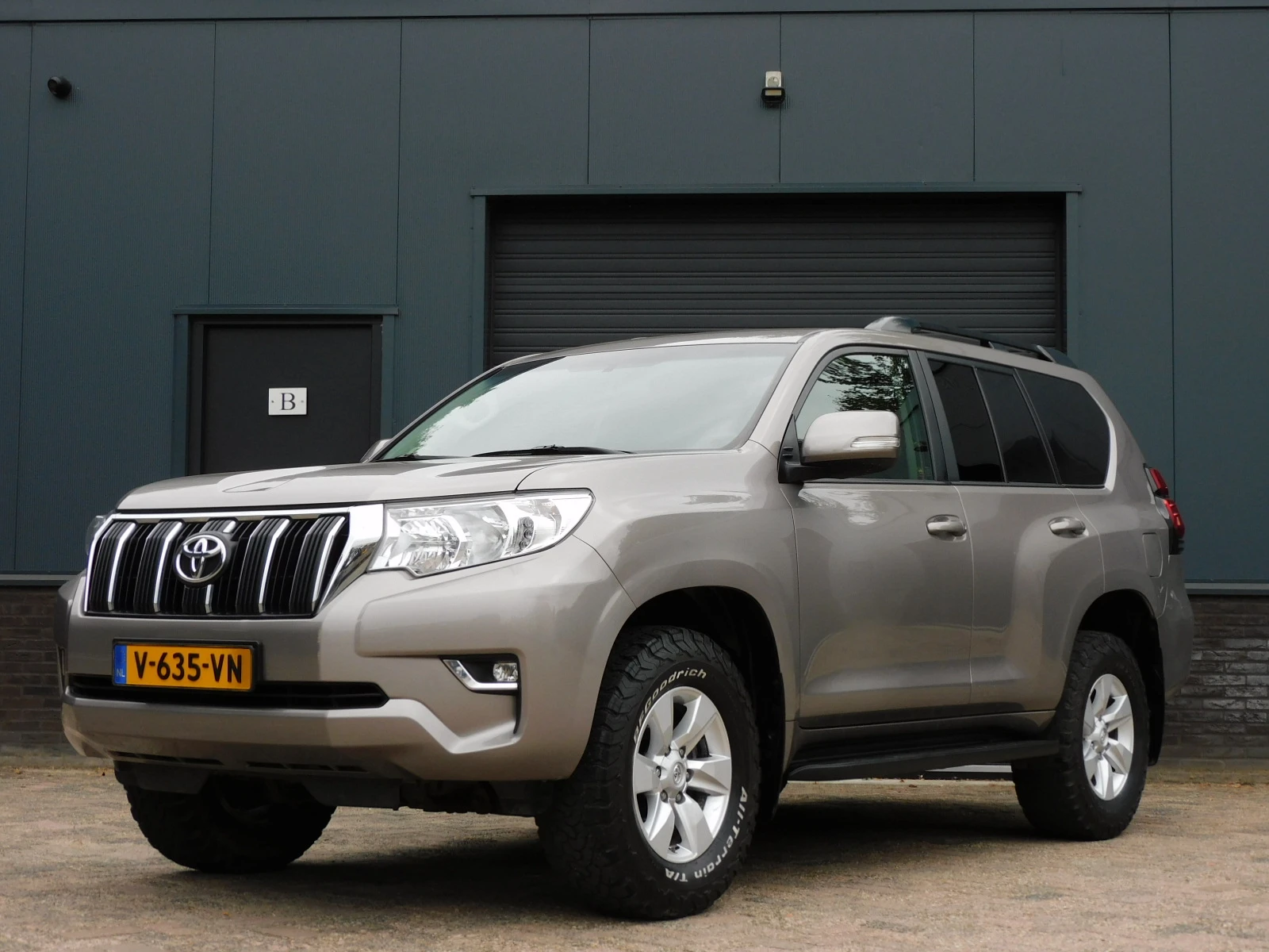 Toyota Land Cruiser 2019 - 2.8 D-4D-F Challenger Window Van image 1