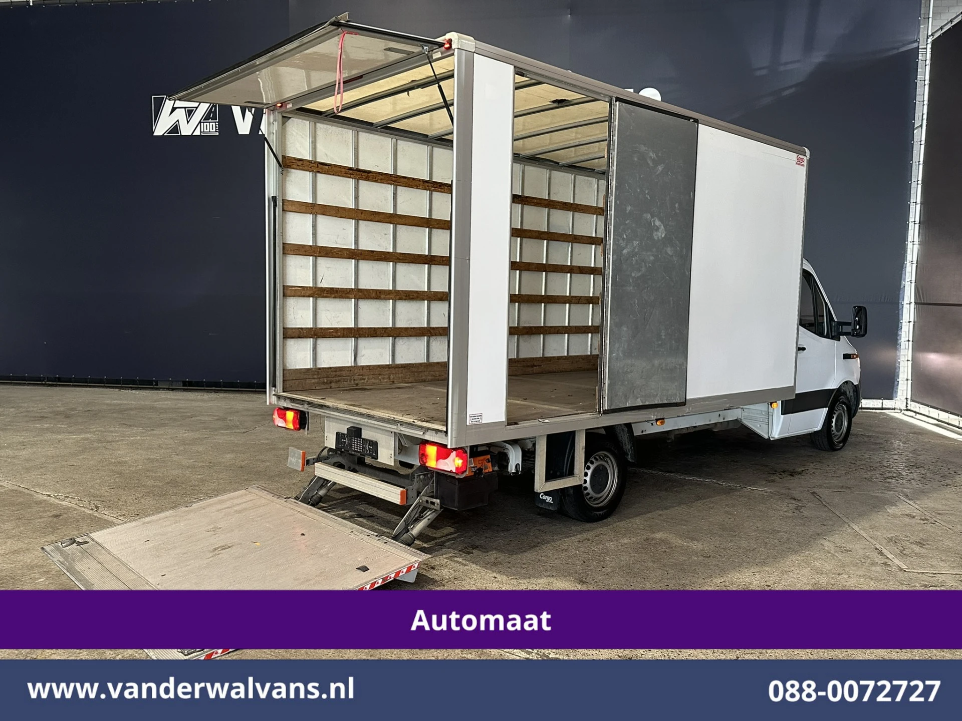 Mercedes-Benz Sprinter 2022 - 317 CDI 170pk 9G-Tronic Automaat Bakwagen Laadklep 21m3 KUUB Zijdeur Euro6 Airco | Lat om Lat betimmering | Leder afbeelding 2