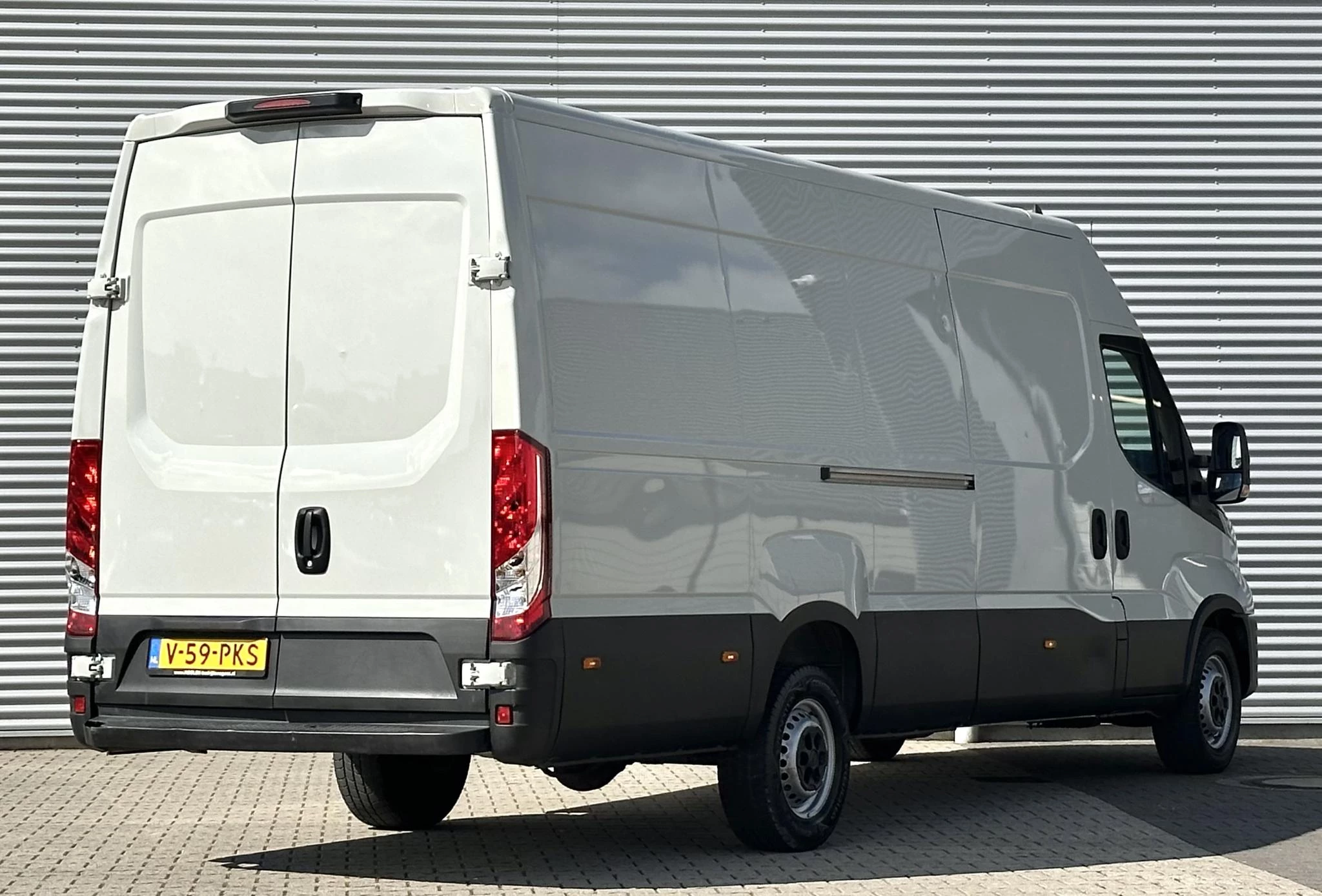 Iveco Daily 2021 - 35S14V 2.3 410L L4 H2 SUPER LANG obrázek 7