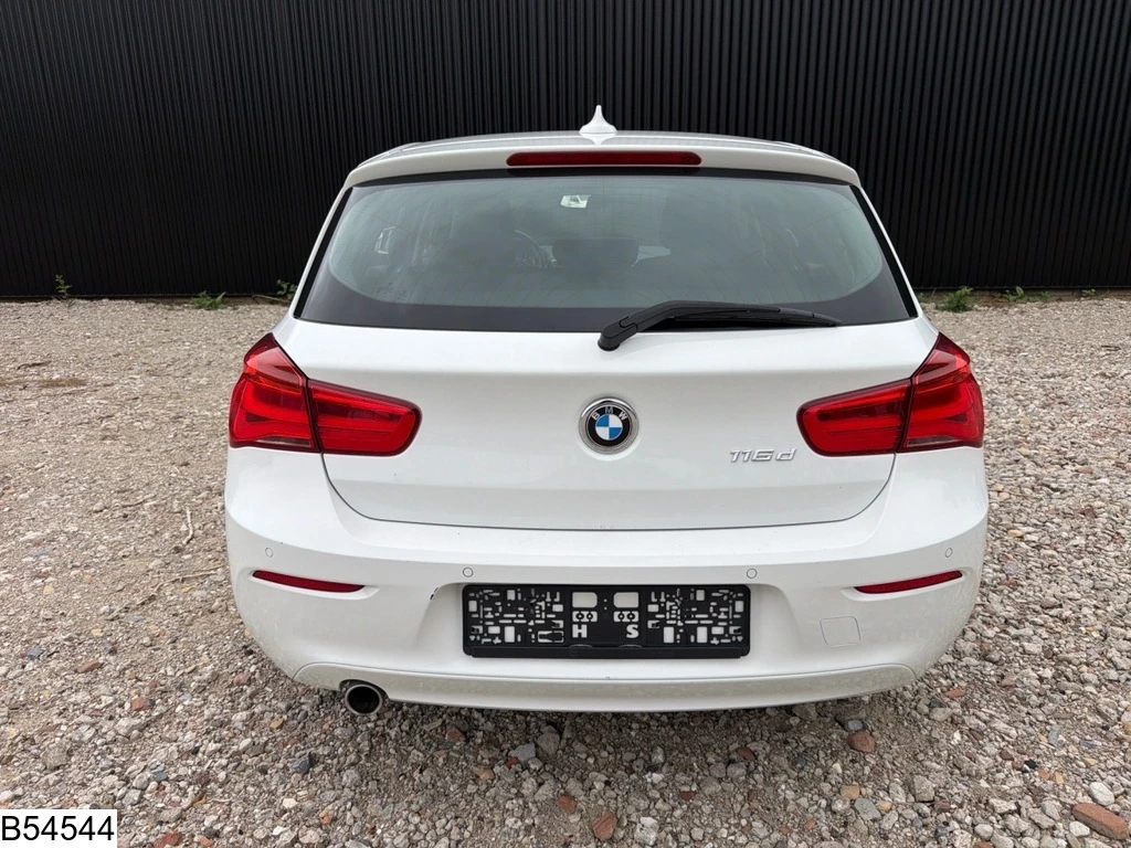 BMW 1 Series 2018 - 116 D zdjęcie 12