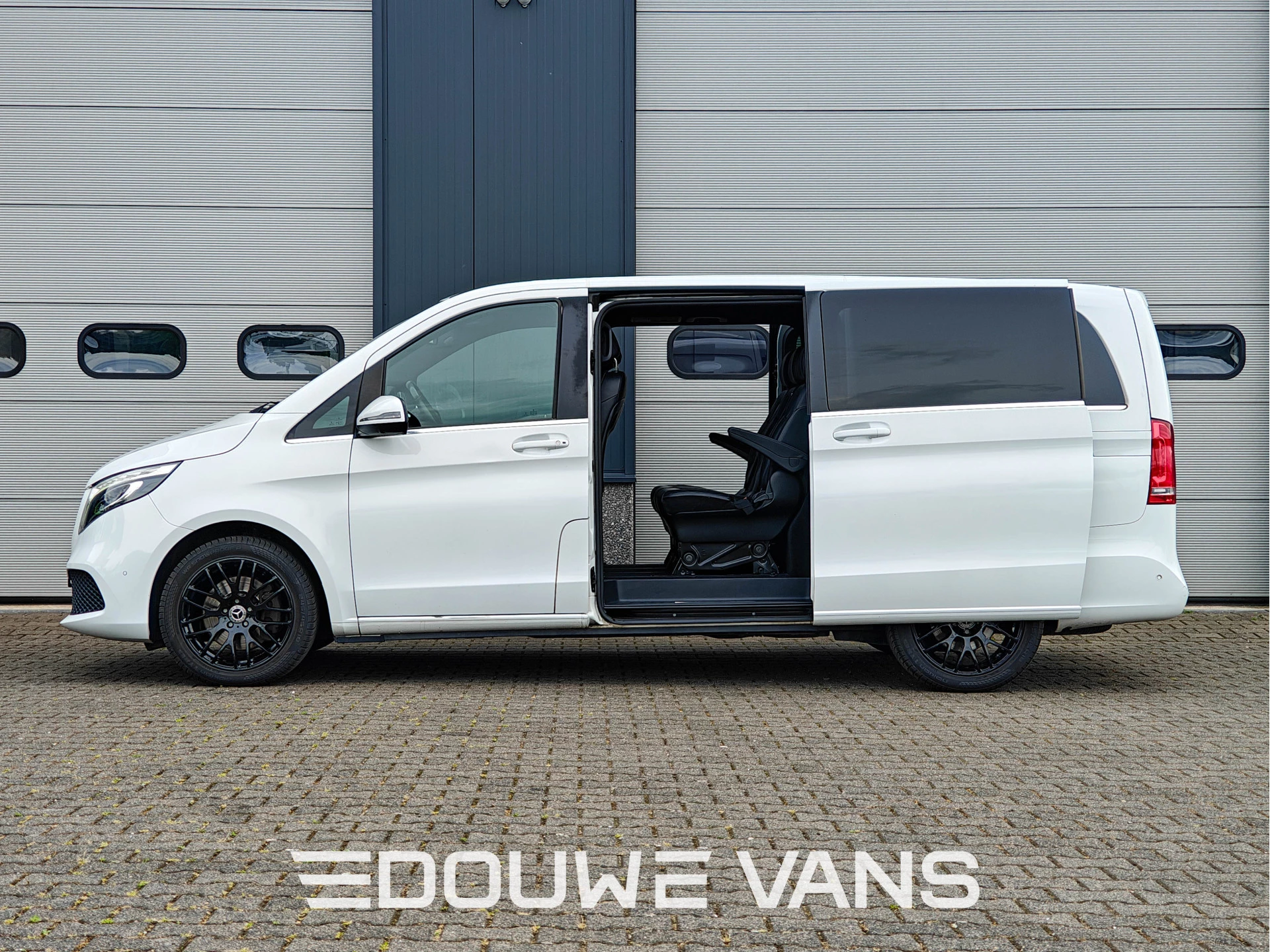 Mercedes-Benz V-Klasse 2019 - V300 L2 DC Avantgarde 360 Camera Trekhaak 239PK afbeelding 3