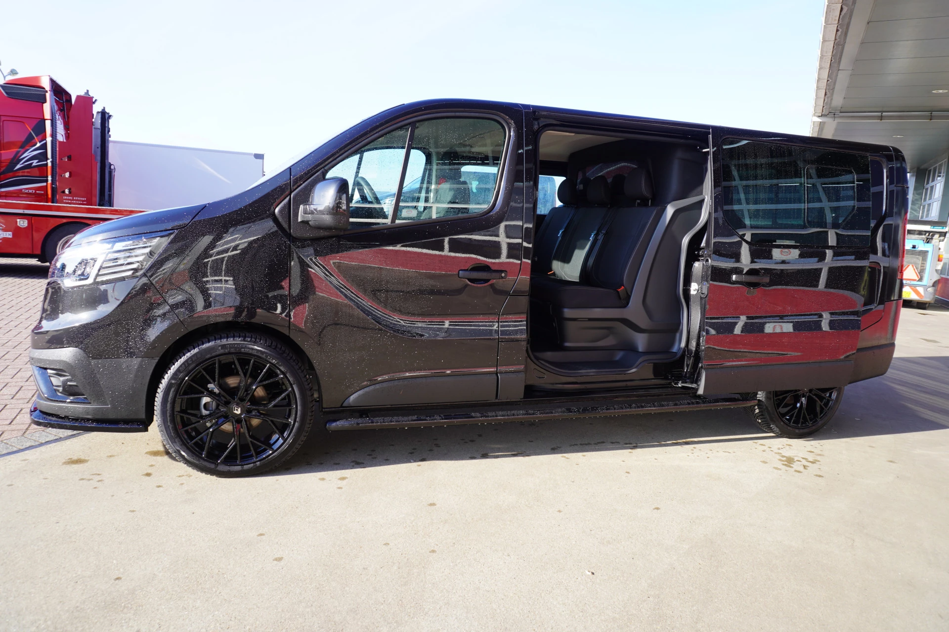 Renault Trafic 2024 - 2.0 Bleu dCi 170PK L2H1 Red Edition DubbelCabine Automaat 20"LM velgen Bild 10
