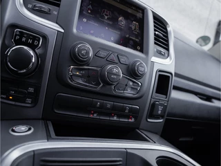 Dodge Ram 1500 2023 - 5.7 V8 Night Edition CrewCab Classic obrazek 25