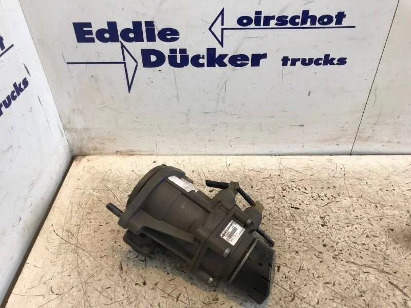 MAN 2018 - 81.52130-6298 FOOT BRAKE VALVE K039569 imagem 2