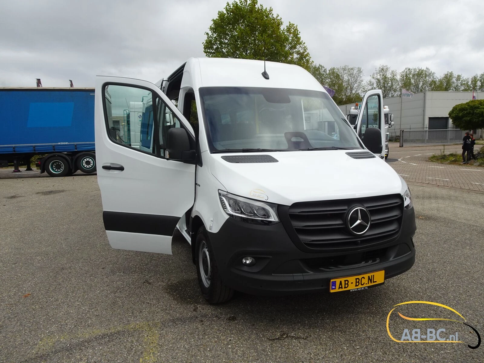 Mercedes-Benz eSprinter - 17 Seats Electric Range: 465 km Bild 24