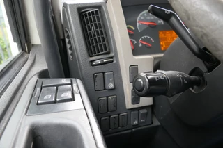 Volvo 240 2013 - FL | Carrier SUPRA 950Mt / Bi-temp | 3 Compartments | 297181Km | 2013 | 12Ton | 6 Cylinder | Dhollandia 1500Kg | Luxembourg Truck image 40