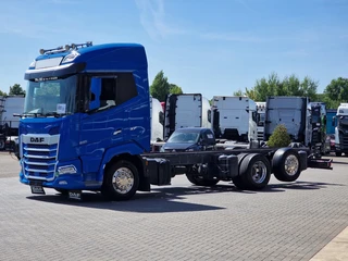 DAF XF 2022 - 530 chassis 6x2*4 - 4.60 WB - Retarder - Steering axle - Full air afbeelding 3 miniatuur