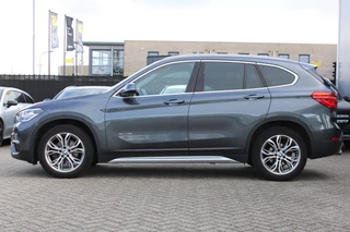 BMW X1 2018 - sDrive18i Automaat Executive X-Line Sportstoelen 18'' NAVI TREKHAAK obrazek 3