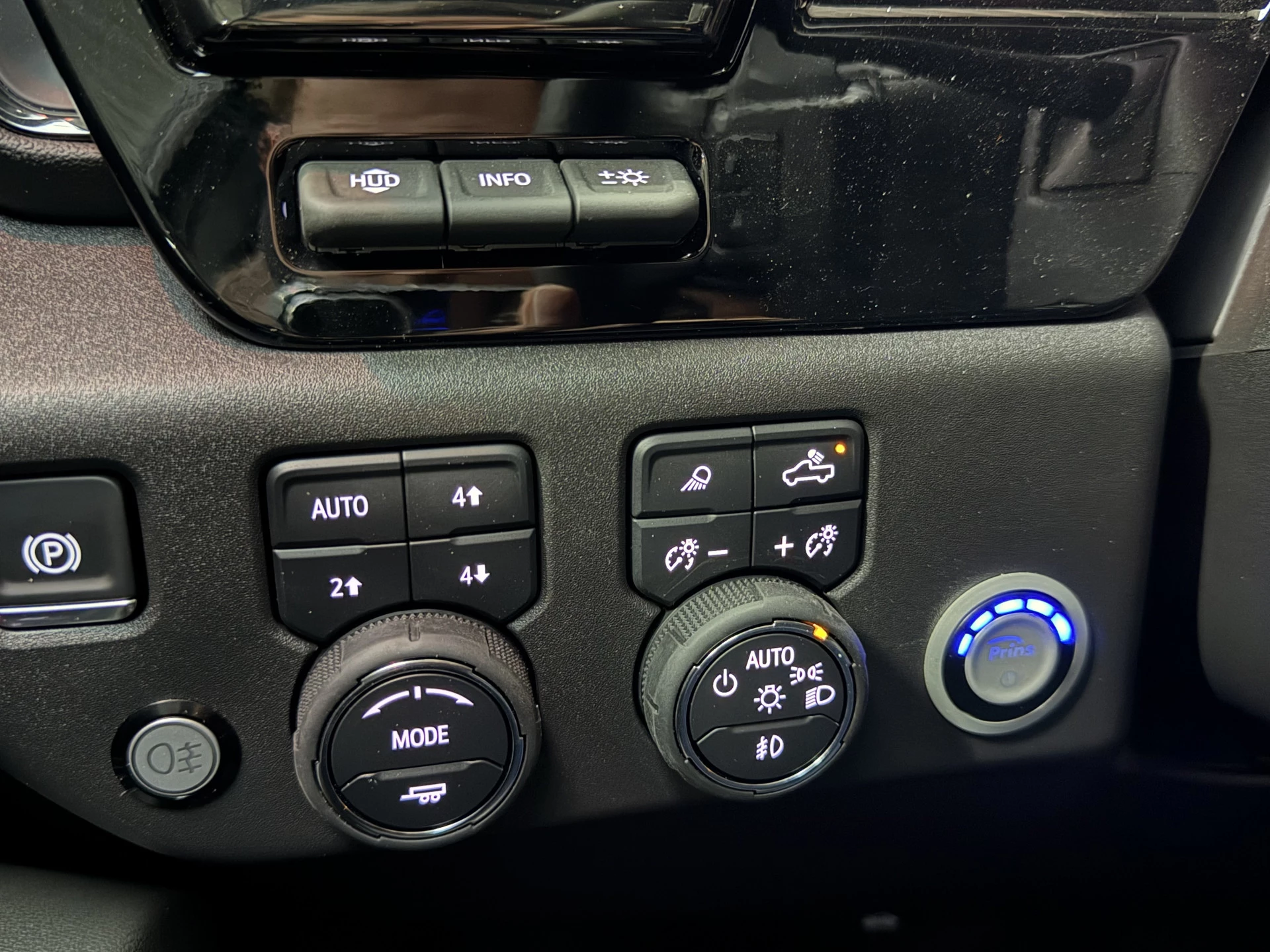 Chevrolet Silverado 2024 - ZR2 6.2 V8 obrázek 25