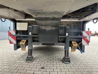Broshuis N/A 2017 - 3ABSD Lowloader 3-axle / GVW: 59.000kg / Neck: 23.000kg / hydraulic steering + ramps + loading table / 4.60m extendable / winch / liftaxle image 18