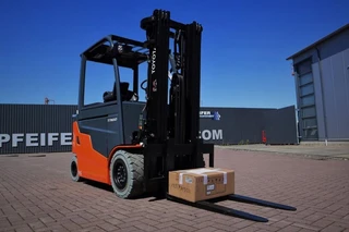Toyota 2022 - 9FBM30T Valid inspection, Electric, 4700mm Lift He immagine 2 miniatura