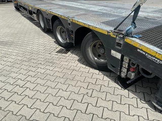 Broshuis N/A 2017 - 3ABSD Lowloader 3-axle / GVW: 59.000kg / Neck: 23.000kg / hydraulic steering + ramps + loading table / 4.60m extendable / winch / liftaxle image 58