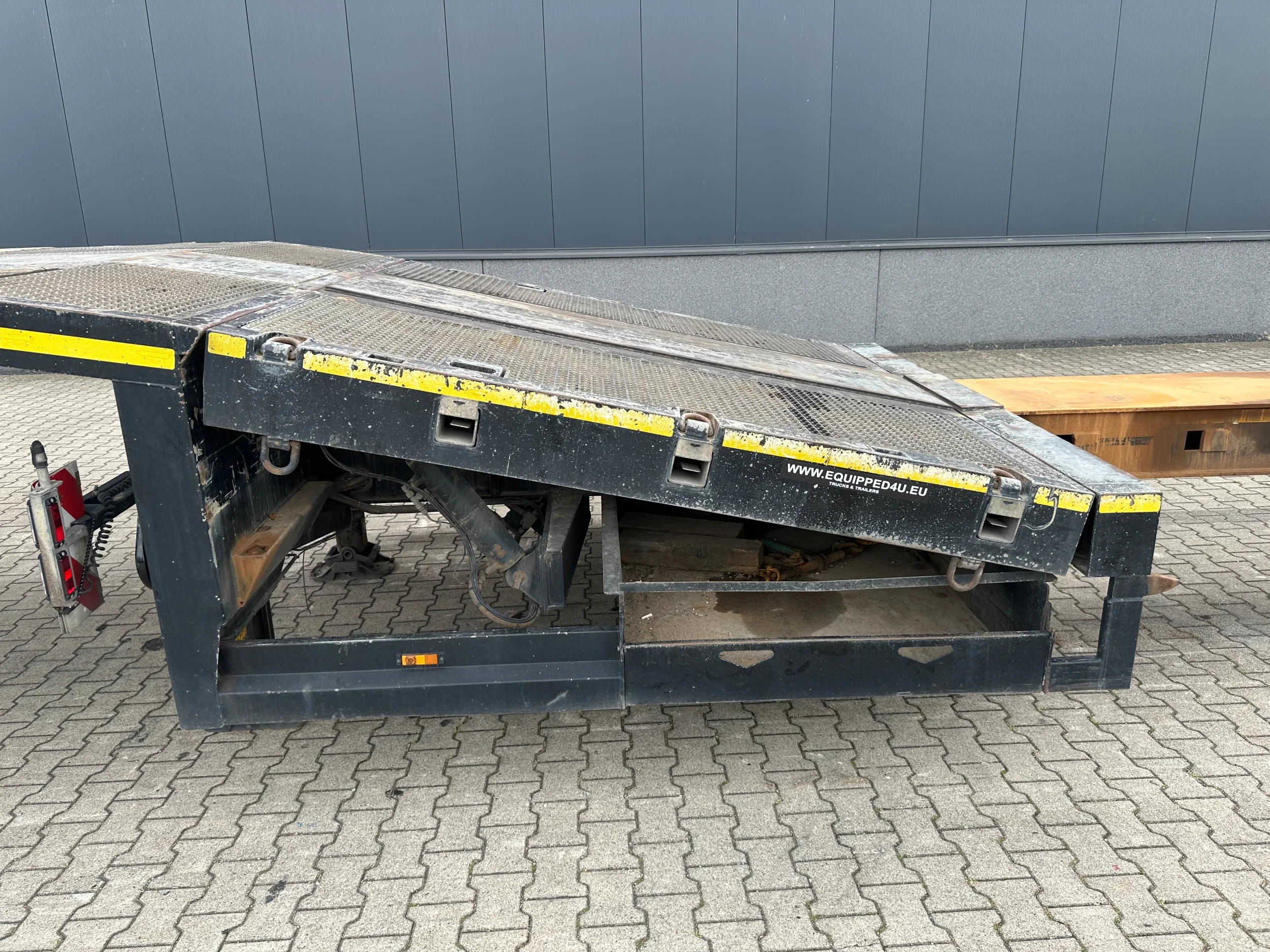 Broshuis 2017 - 3ABSD Lowloader 3-axle / GVW: 59.000kg / Neck: 23.000kg / hydraulic steering + ramps + loading table / 4.60m extendable / winch / liftaxle zdjęcie 24