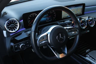 Mercedes-Benz A-Class 2021 - 180 AUT7 AMG LINE NIGHT PAKKET SFEER WIDESCREEN NL AUTO imagem 15