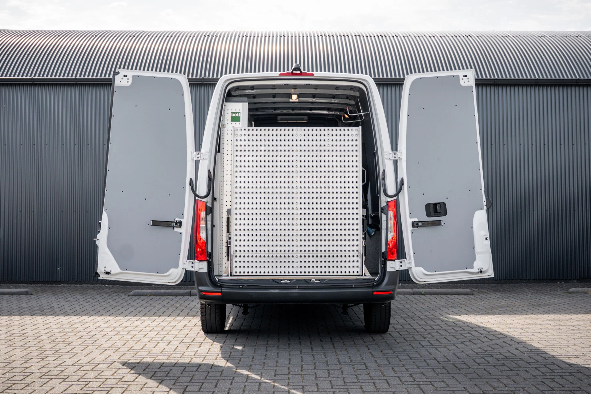 Mercedes-Benz Sprinter 2020 - 311 CDI RWD L2H2 | Volledig Ingericht | Mbux | Camera | Climatronic obrázek 9