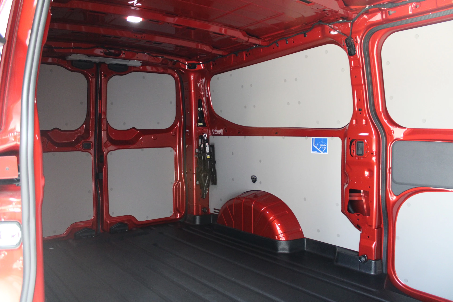 Ford Transit Custom 2025 - 320 2.0 TDCI L2H1 Limited 170pk - 1+1 Stoelopstelling - 2x Schuifdeur - Adaptive Cruise - Verwarmd stuur - Blind spot - Navigatie - Camera - Draadloos laden - Rijklaar zdjęcie 39