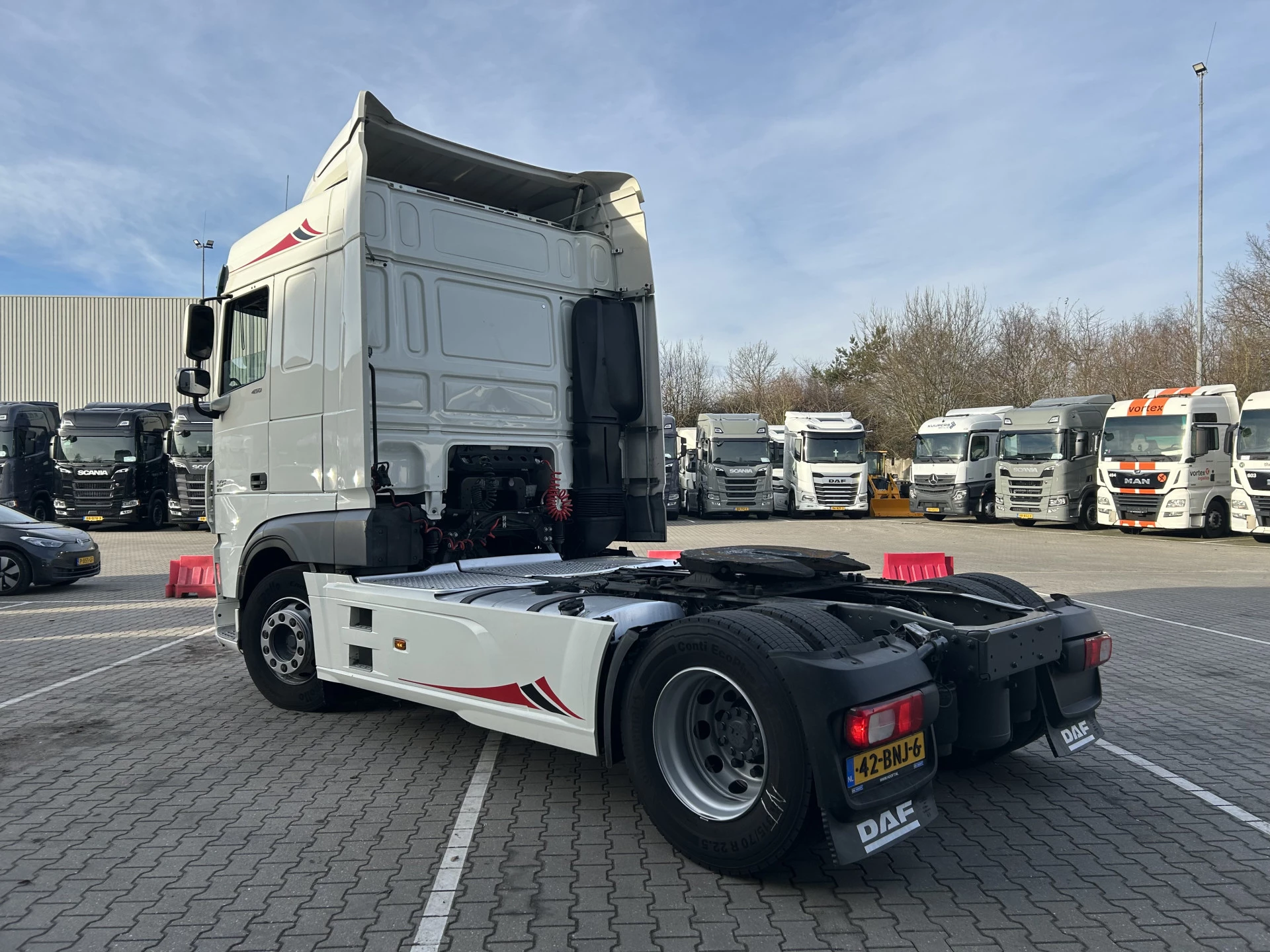 DAF XF 450 FT 2019 - Space Cab / 593 dkm / Skirts image 19