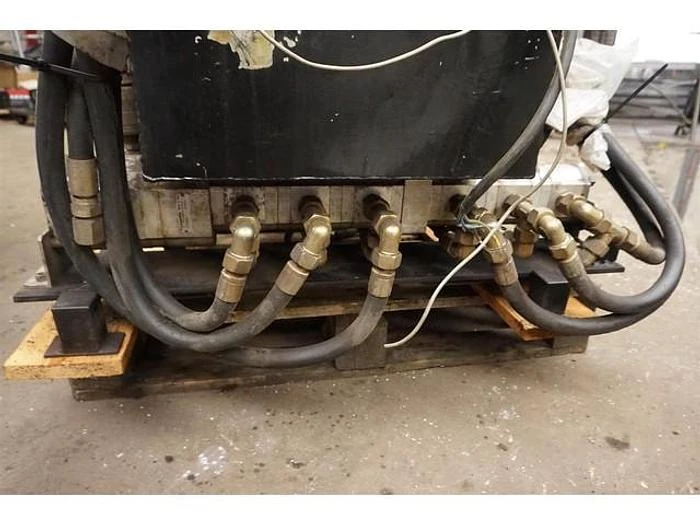 Hyva Hydraulic power pack | with 6 cilinders| 200 Bar | lifting cap. 80 tons|used for lifting bridge for heavy trucks.. 2024 image 10