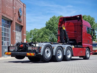 MAN TGX 2018 - 35.500 8x4*4 - Hyva Hooklift - Custom interior - Steering axle rear - Euro 6 image 9