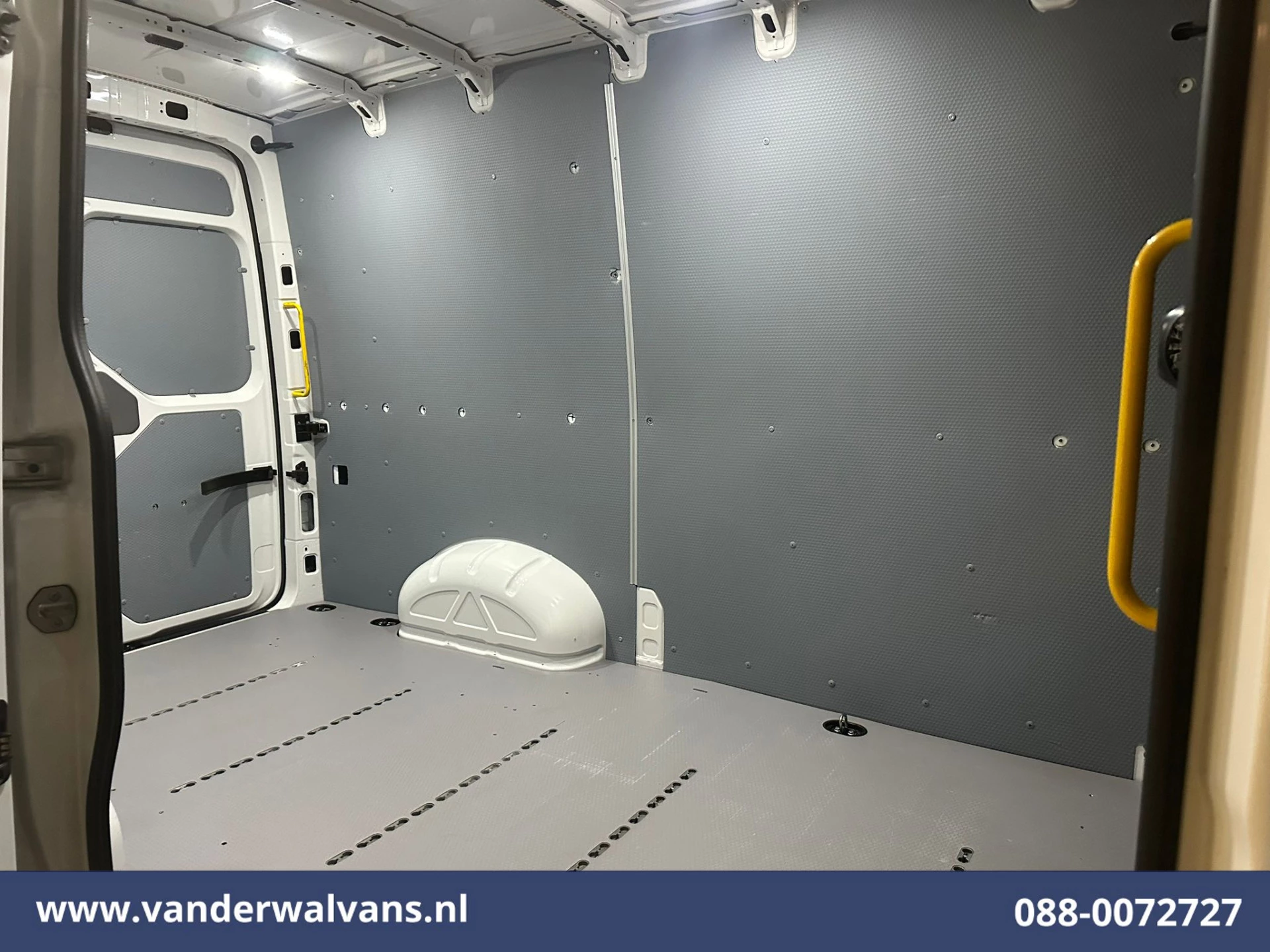 Volkswagen Crafter 2021 - 2.0 TDI 141pk L3H3 L2H2 Euro6 Airco | Navigatie | Apple Carplay | Chauffeursstoel zdjęcie 11