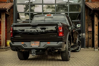Dodge Ram 1500 2024 - Dodge Rebel Night Hurricane obrazek 9