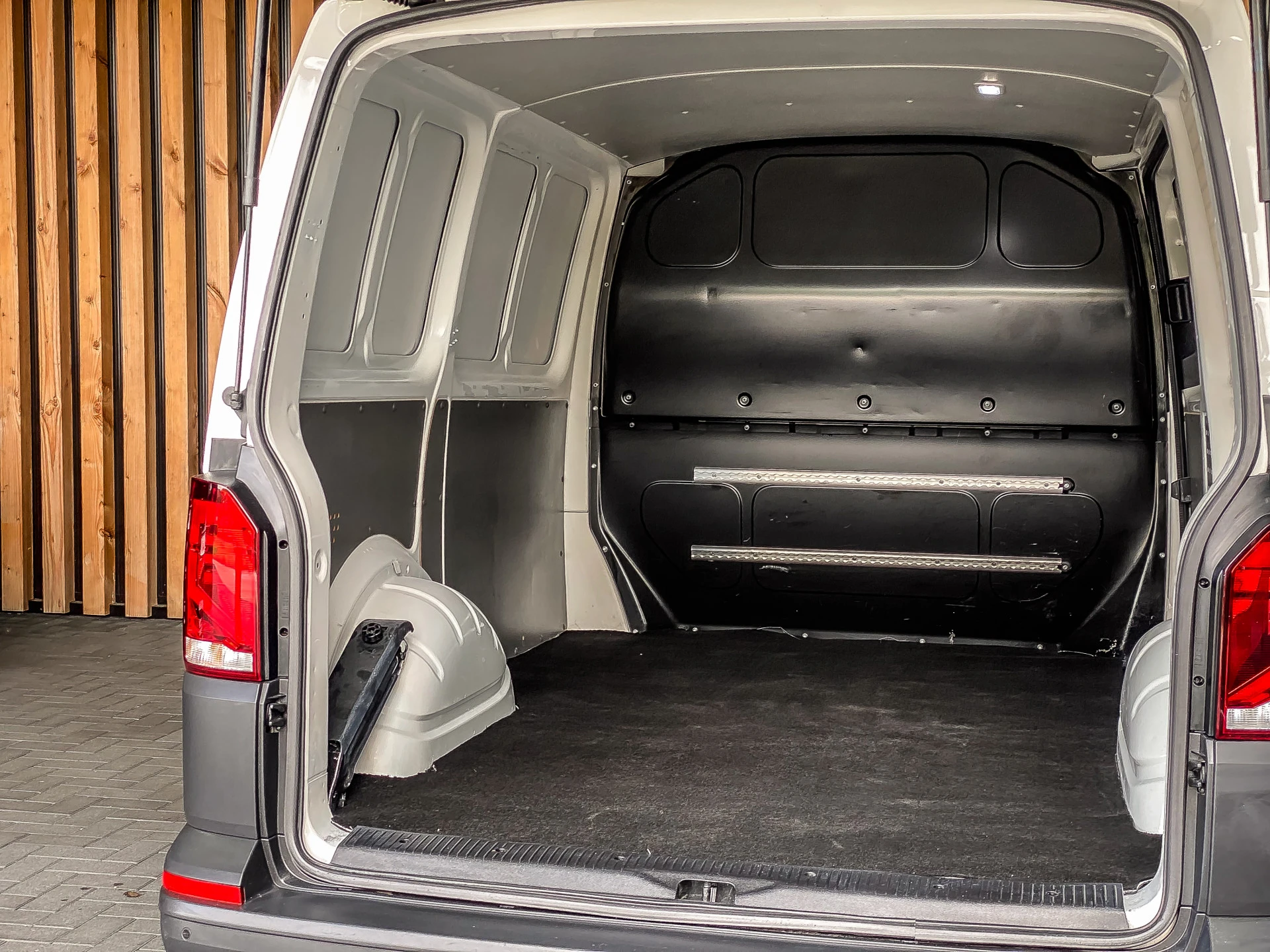 Volkswagen Transporter 2020 - 2.0 TDI 110PK Bestelwagen L1H1 afbeelding 39