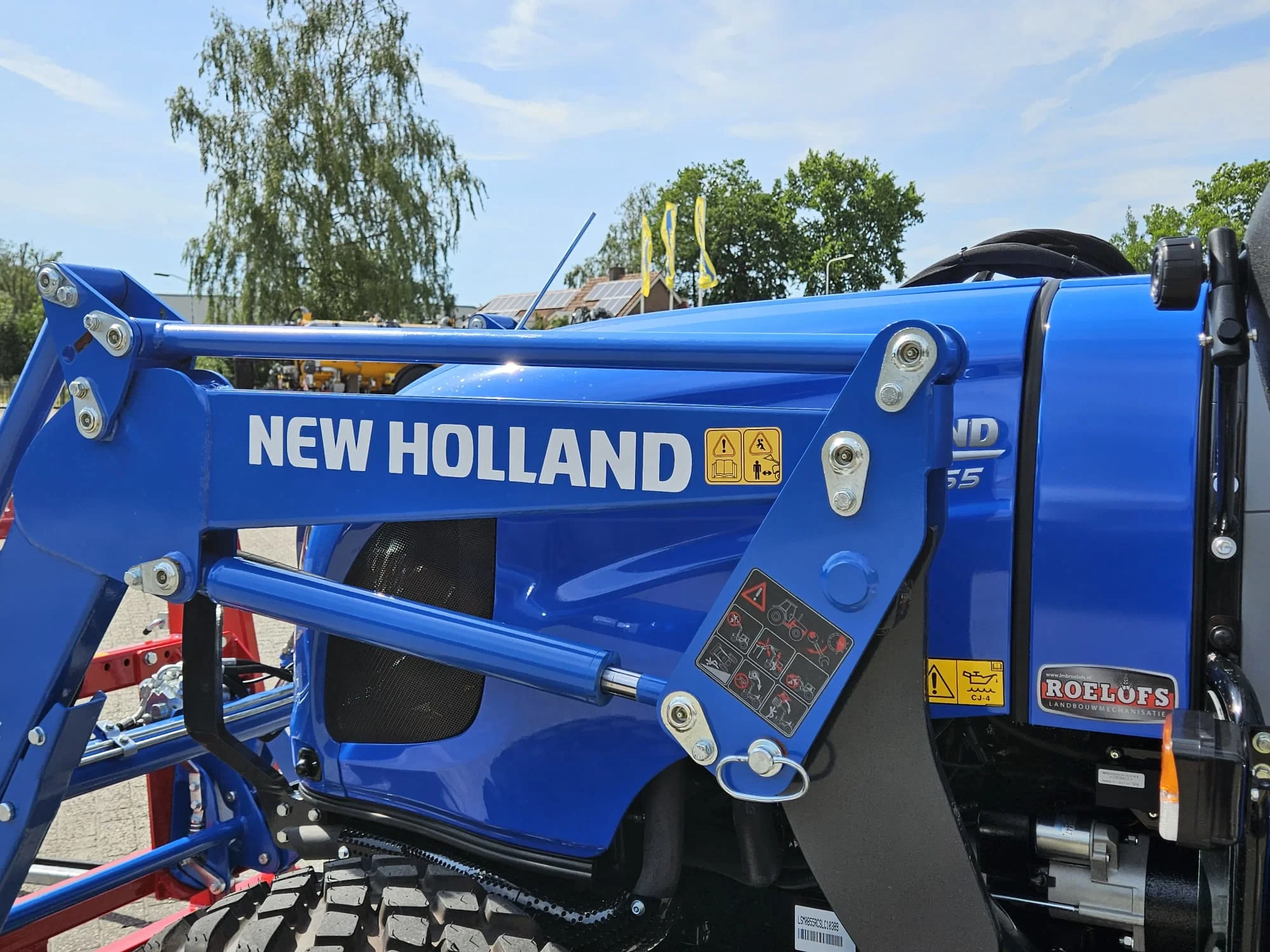 New Holland 2024 - Boomer 55 HST met voorlader en Kemp balenprikker afbeelding 17