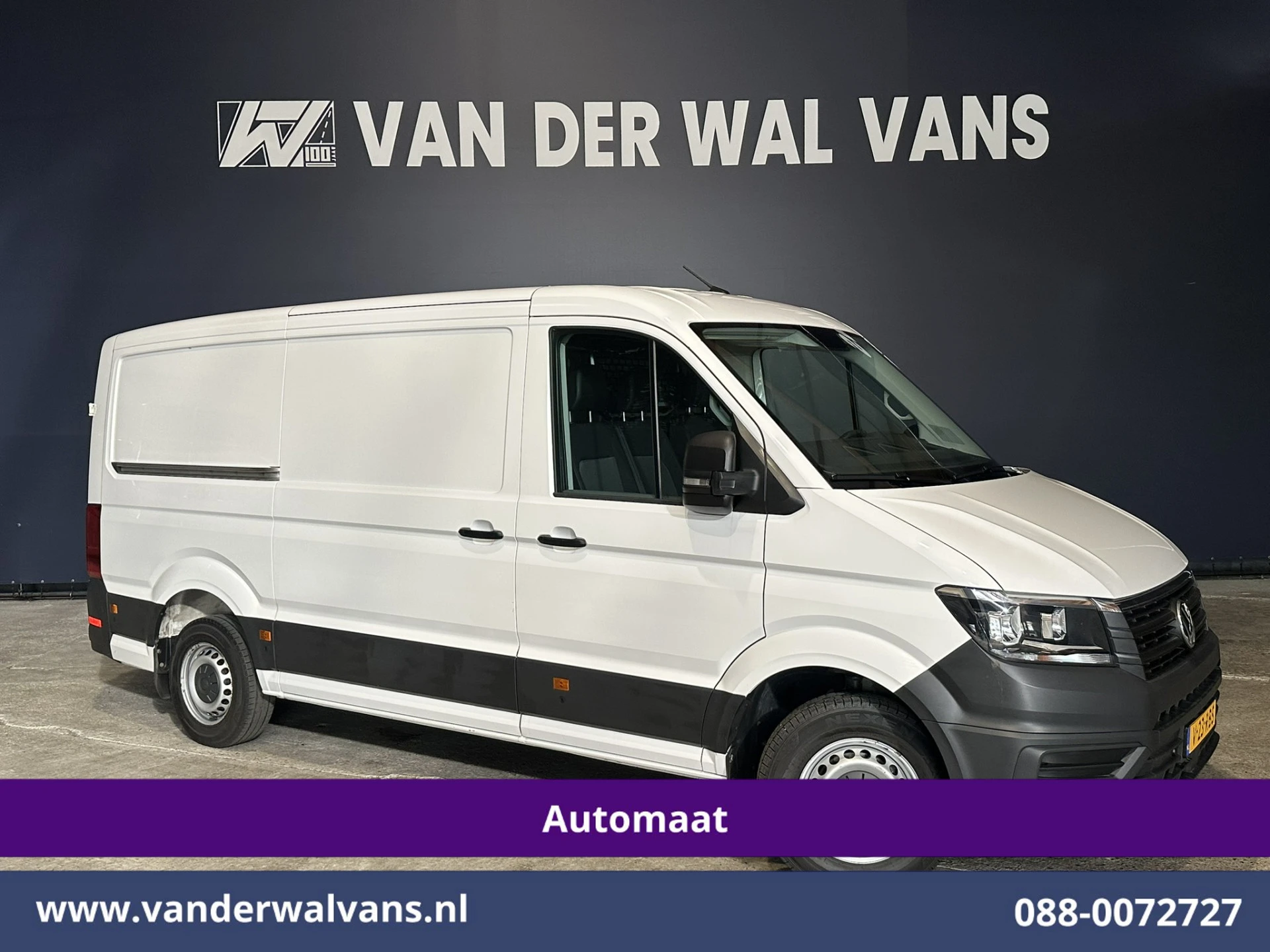 Volkswagen Crafter 2022 - 2.0 TDI 141pk Automaat L3H2 L2H1 Euro6 Airco | Camera | Apple Carplay | 3000kg Trekhaak | Cruisecontrol afbeelding 1