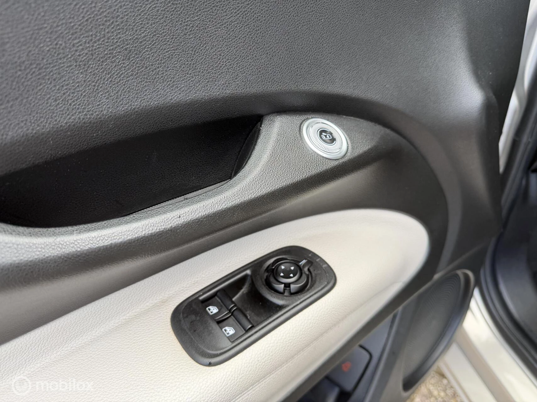 Fiat 500e 2025 - Giorgio Armani 42 kWh 118 PK Airco Navi Pano Leder afbeelding 13