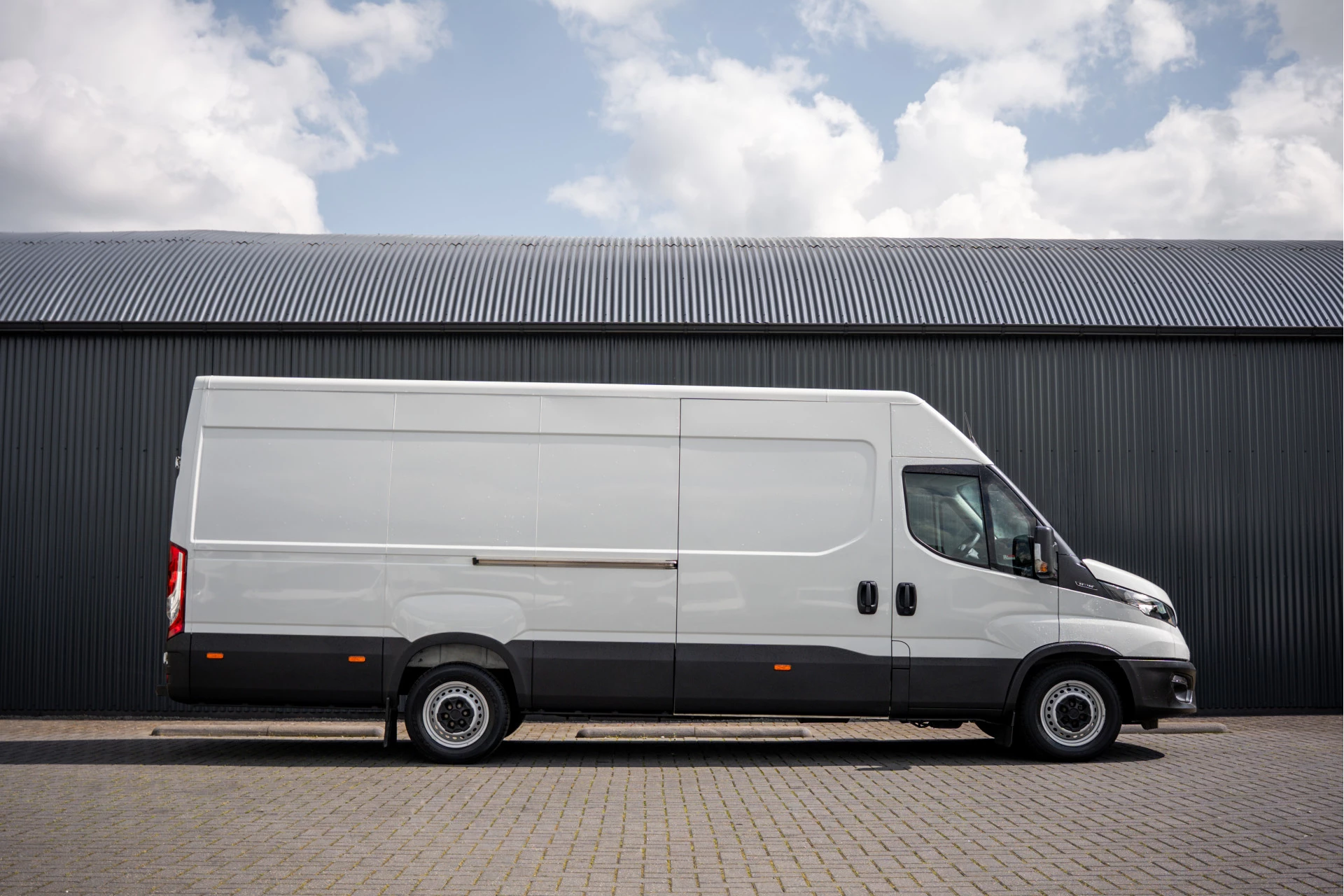 Iveco Daily 2022 - 35S16 | L4H2 | 157 PK | 3-Zits | Airco | Parkeersensoren obrázek 5