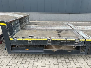 Broshuis N/A 2017 - 3ABSD Lowloader 3-axle / GVW: 59.000kg / Neck: 23.000kg / hydraulic steering + ramps + loading table / 4.60m extendable / winch / liftaxle image 25