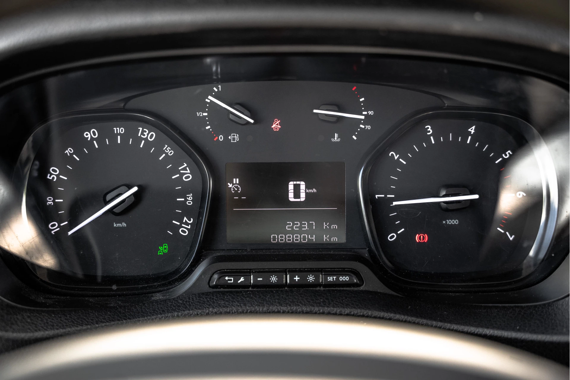 Opel Vivaro 2021 - 2.0 L2H1 125PK | Bedrijfswageninrichting | Cruise | Carplay | Camera | Airco | PDC | Trekhaak image 17