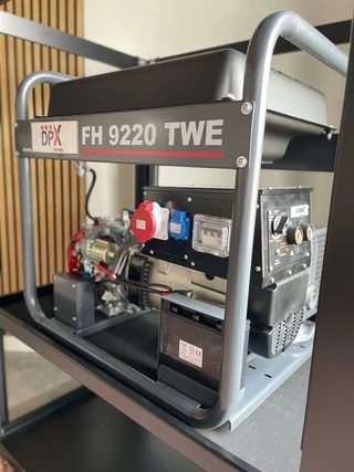 Honda 2025 - FH9220TWE - 8.7 kVA generator - DPX-17965 image 2 miniature