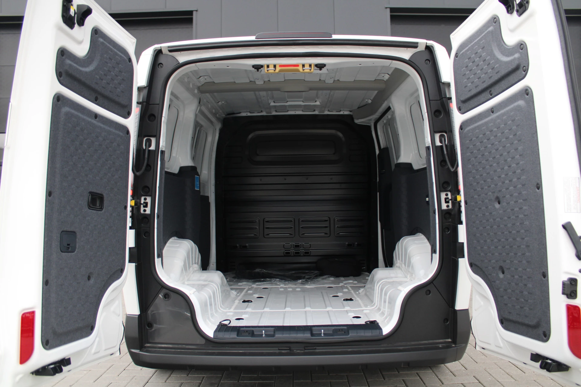 Kia PV5 2026 - L2H1 Plus 71.2 kWh 164pk - 416km WLTP - Stoel/Stuurverwarming - Keyless - V2L - Camera - ACC met stuurhulp - Rijklaar afbeelding 11