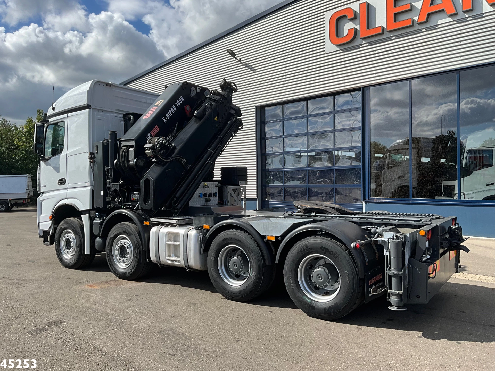 Mercedes-Benz Arocs 3253 8x4 Hiab 105 Tonmeter laadkraan 2019 image 8