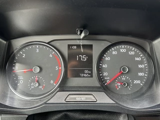 Volkswagen Crafter 2017 - 2.0 TDI 141 PK E6 / L4H3 / INRICHTING / IMPERIAAL + TRAP / 3 TONS TREKHAAK / CAMERA / AIRCO image 16
