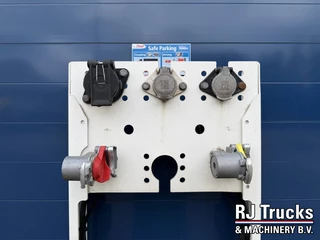 Fliegl SDS Curtainsider - Steer/Lift Axle | SAF | Forklift Mount | Boxes | S 2014 - N/A image 36